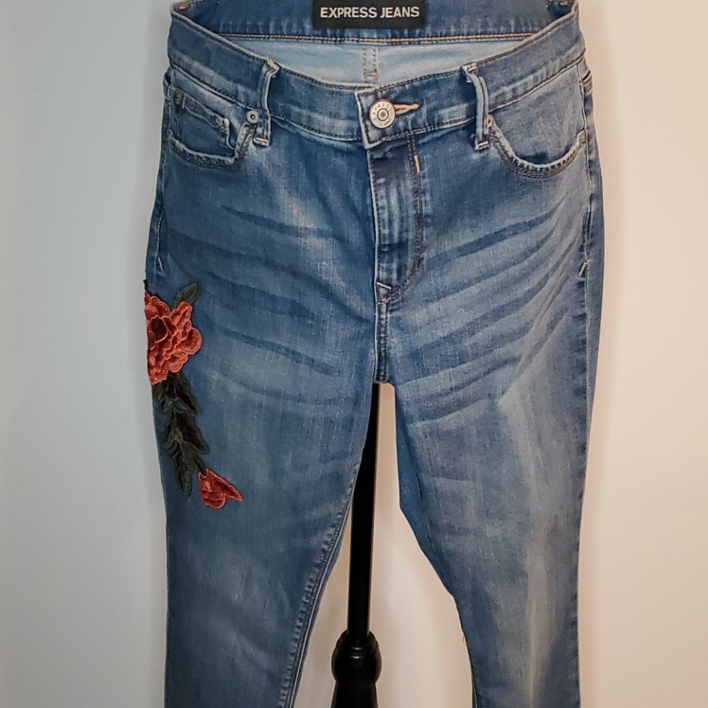 (NWOT) EXPRESS Mid-Rise Ankle Jeans